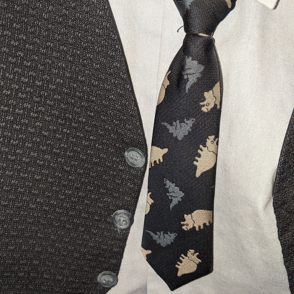 Formal suit - Picture 3 of 3